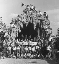 Primi ragazzi con don Bruno a Felino nel 1956